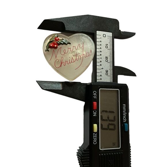 Vintage Merry Christmas Heart Shaped Brooch Pin Frosted Plastic - Picture 9 of 9